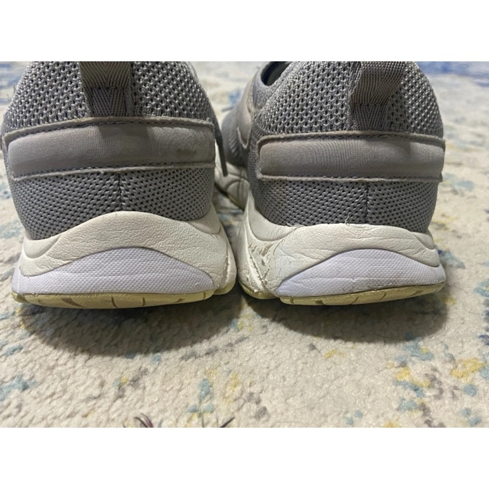 Vionic Endure Size 9.5‎ Walking Shoe Sneaker Light Gray Women's 9 1/2 Pre-Owned - Picture 10 of 11